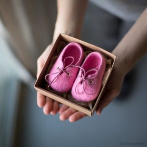 pink baby shoes in a box
