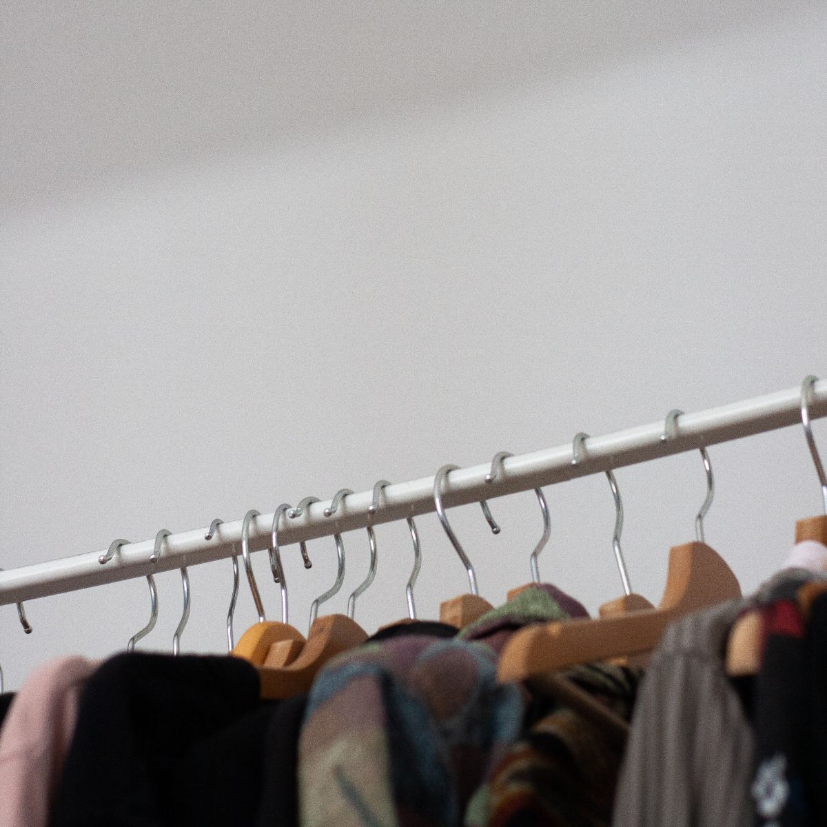 5 Reasons Why Your Bedroom Needs A Closet Organizer - Victory Closets